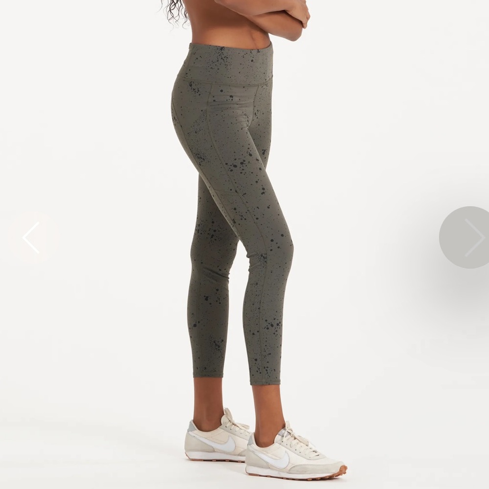 Vuori Olive Green Tights Size Small